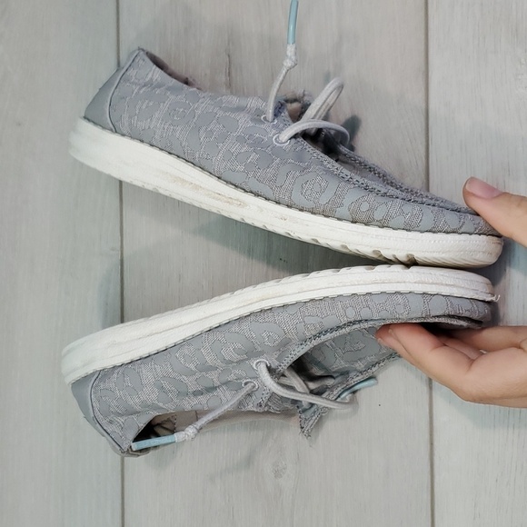 Hey Dude Wendy Youth Cat Eye Grey Loafer Slip On shoes sz Y2-L3 - Picture 9 of 12